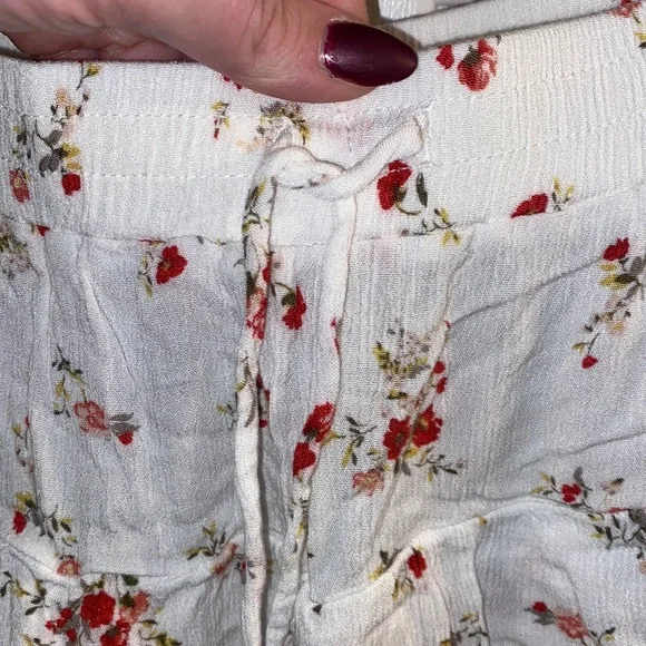 Wallflower Billowy Shorts - Picture 3 of 5